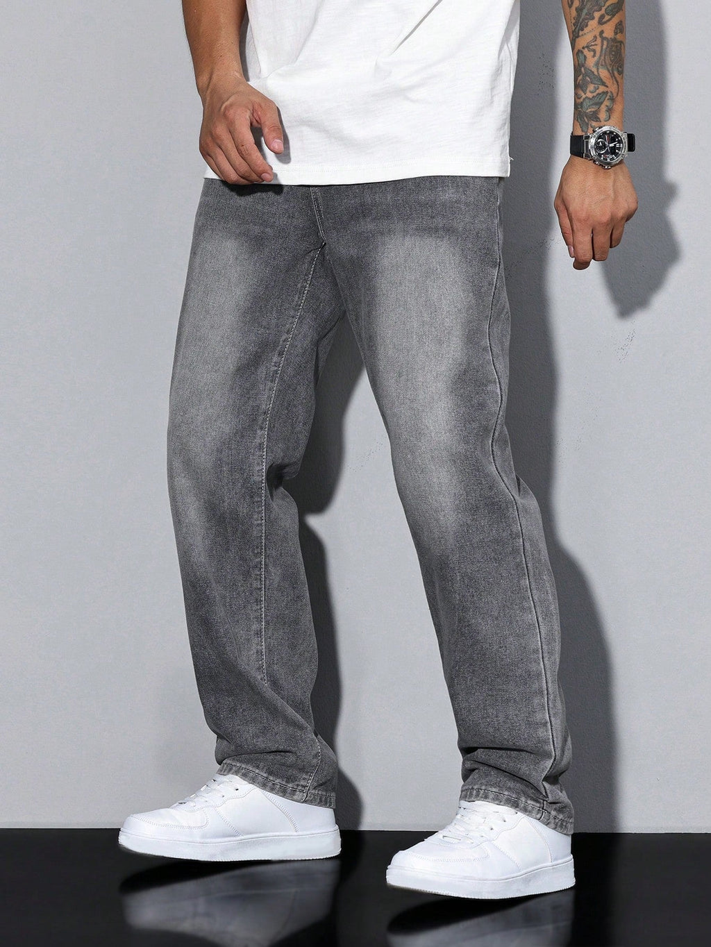 Men's Casual Denim Jeans with Zip Fly and Five Pockets