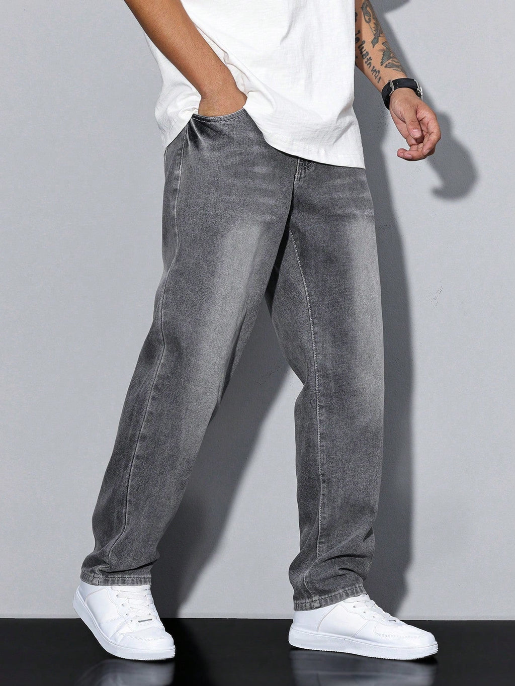 Men's Casual Denim Jeans with Zip Fly and Five Pockets