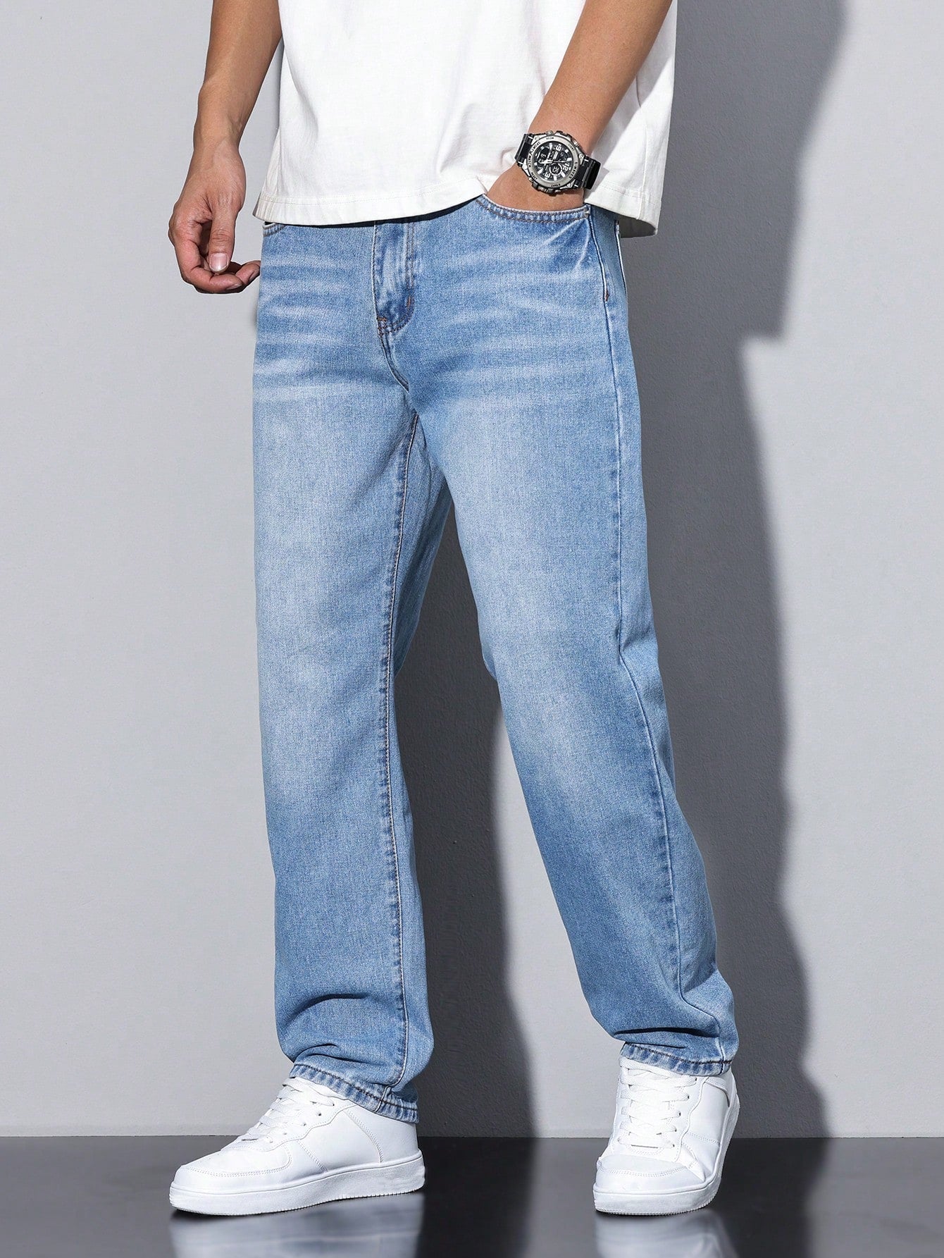 Men's Casual Denim Jeans with Zip Fly and Five Pockets