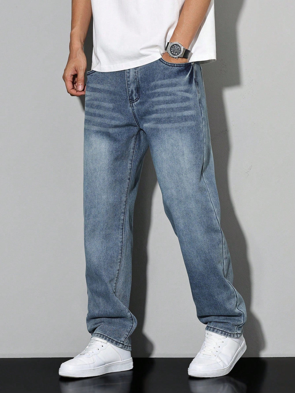 Men's Casual Denim Jeans with Zip Fly and Five Pockets