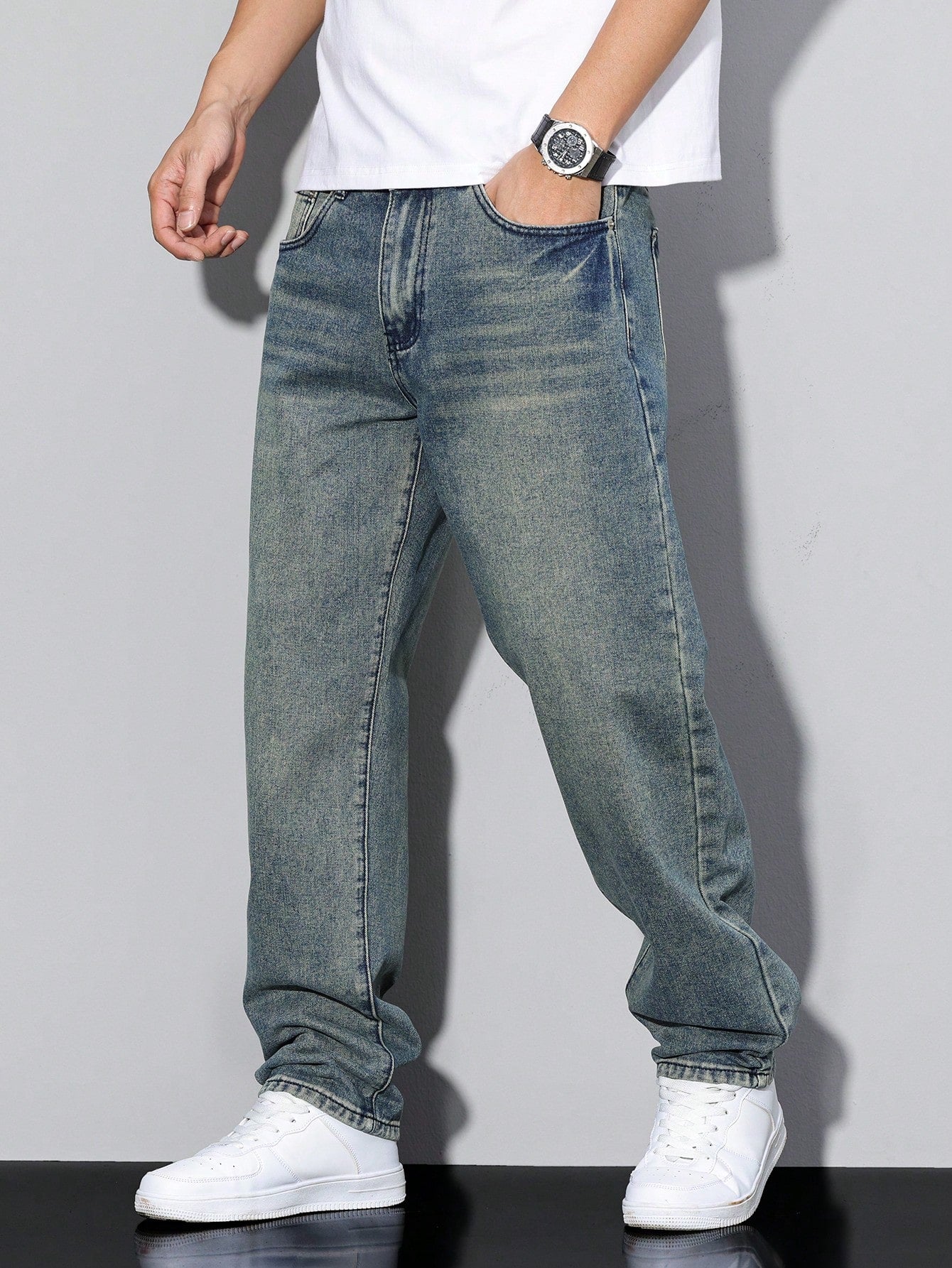 Men's Casual Denim Jeans with Zip Fly and Five Pockets
