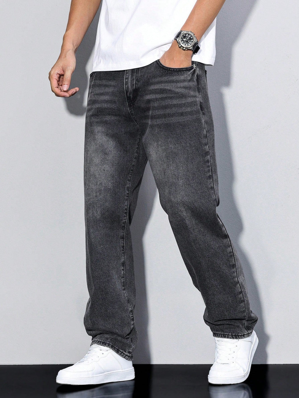 Men's Casual Denim Jeans with Zip Fly and Five Pockets